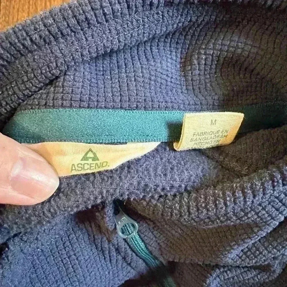 Ascend 1/4 Zip Henley Type Pullover. Womens Sz Medium. Small Pocket On Side. - Picture 6 of 6